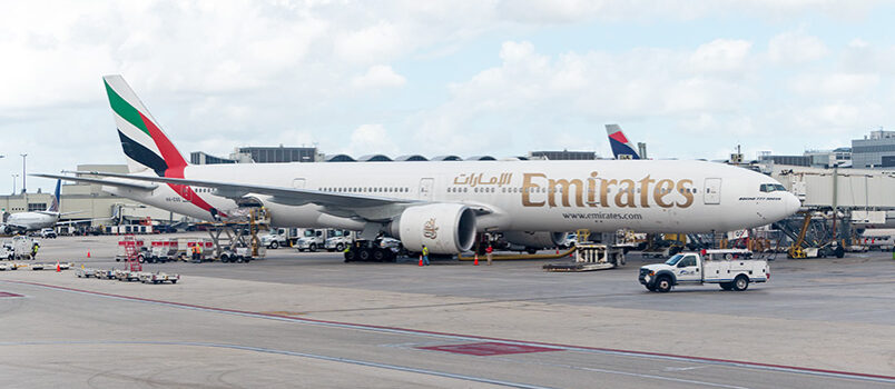 Boeing 777-300 de Emirates en el Aeropuerto Internacional de Miami antes de salir para Bogotá.