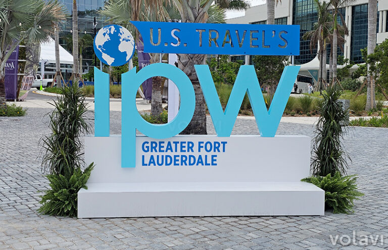Logo oficial de IPW 2026 organizado por Greater Fort Lauderdale.