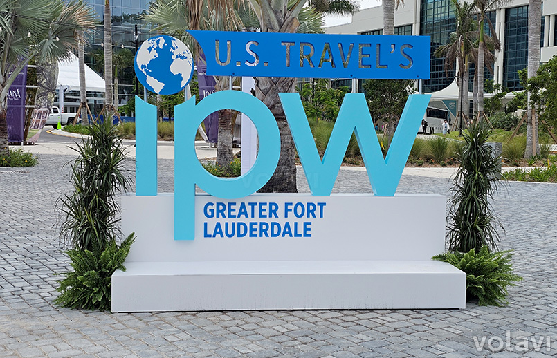 Logo oficial de IPW 2026 organizado por Greater Fort Lauderdale.