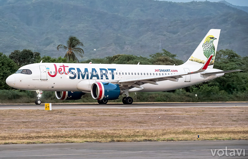 Airbus A320neo de JetSmart Colombia despegando de Santa Marta.