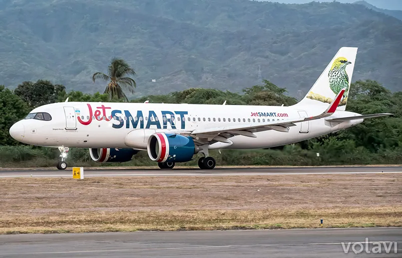 Airbus A320neo de JetSmart Colombia despegando de Santa Marta.