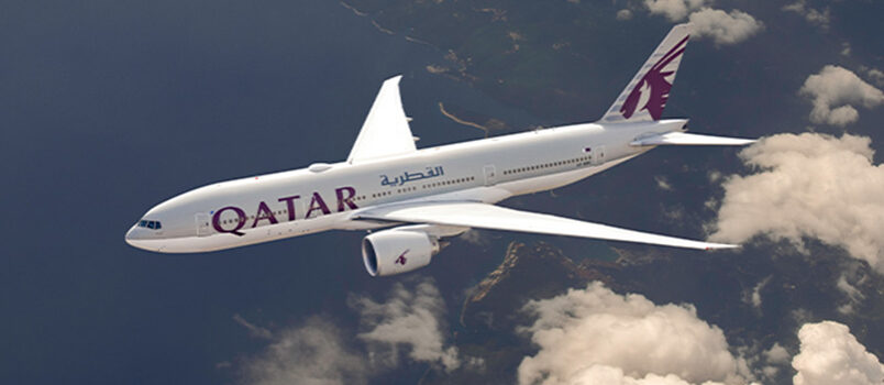 Boeing 777-200 de Qatar Airways en vuelo.