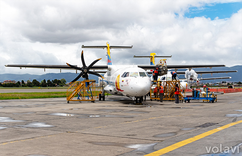 Aviones ATR 42-500 de Satena siendo alistados para su proceso de devolución al arrendador (lessor).