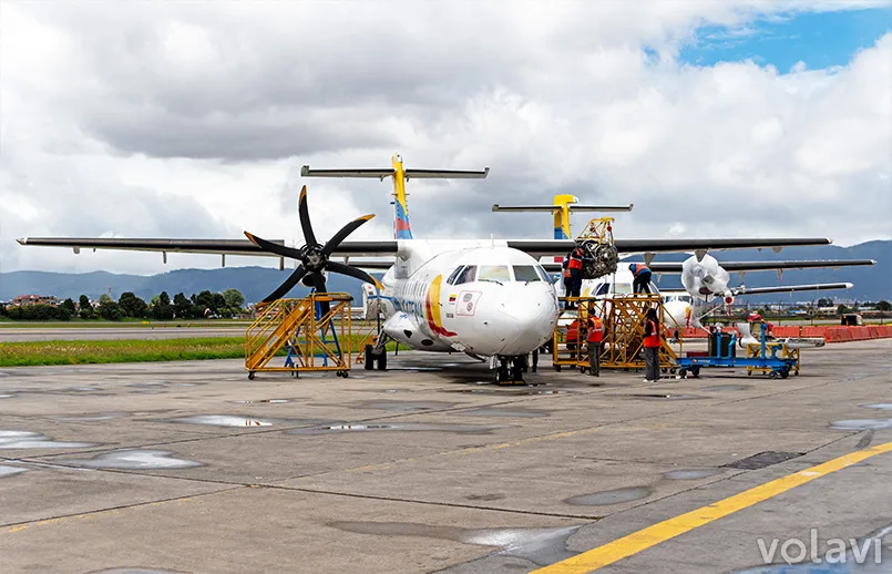 Aviones ATR 42-500 de Satena siendo alistados para su proceso de devolución al arrendador (lessor).