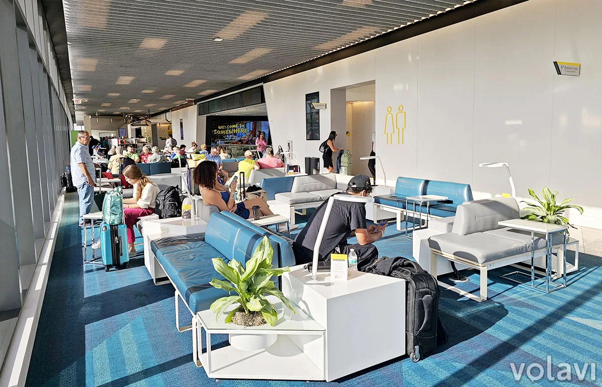 Sala de espera de la estación de Brightline de Fort Lauderdale. Sala de espera de la estación de Brightline de Fort Lauderdale.
