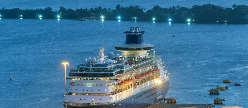Crucero partiendo del puerto de Cartagena (Colombia). Foto: Andrés Ramírez (todos los derechos reservados).
