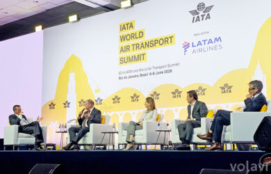 Panel de los CEO's de aerolíneas del mundo durante el AGM 2026 de IATA en Río de Janeiro.