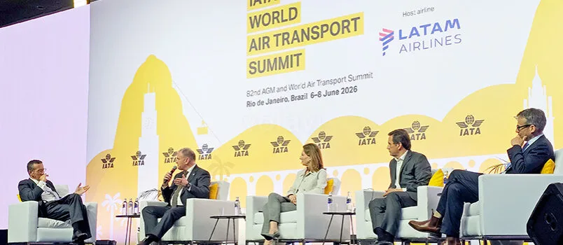 Panel de los CEO's de aerolíneas del mundo durante el AGM 2026 de IATA en Río de Janeiro.
