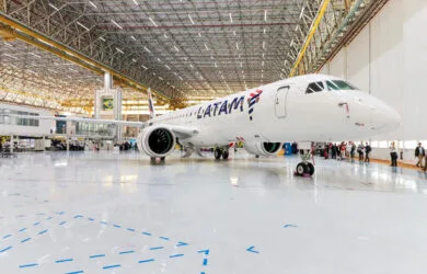 Presentación del primer Embraer 195-E2 de LATAM Airlines en Brasil.