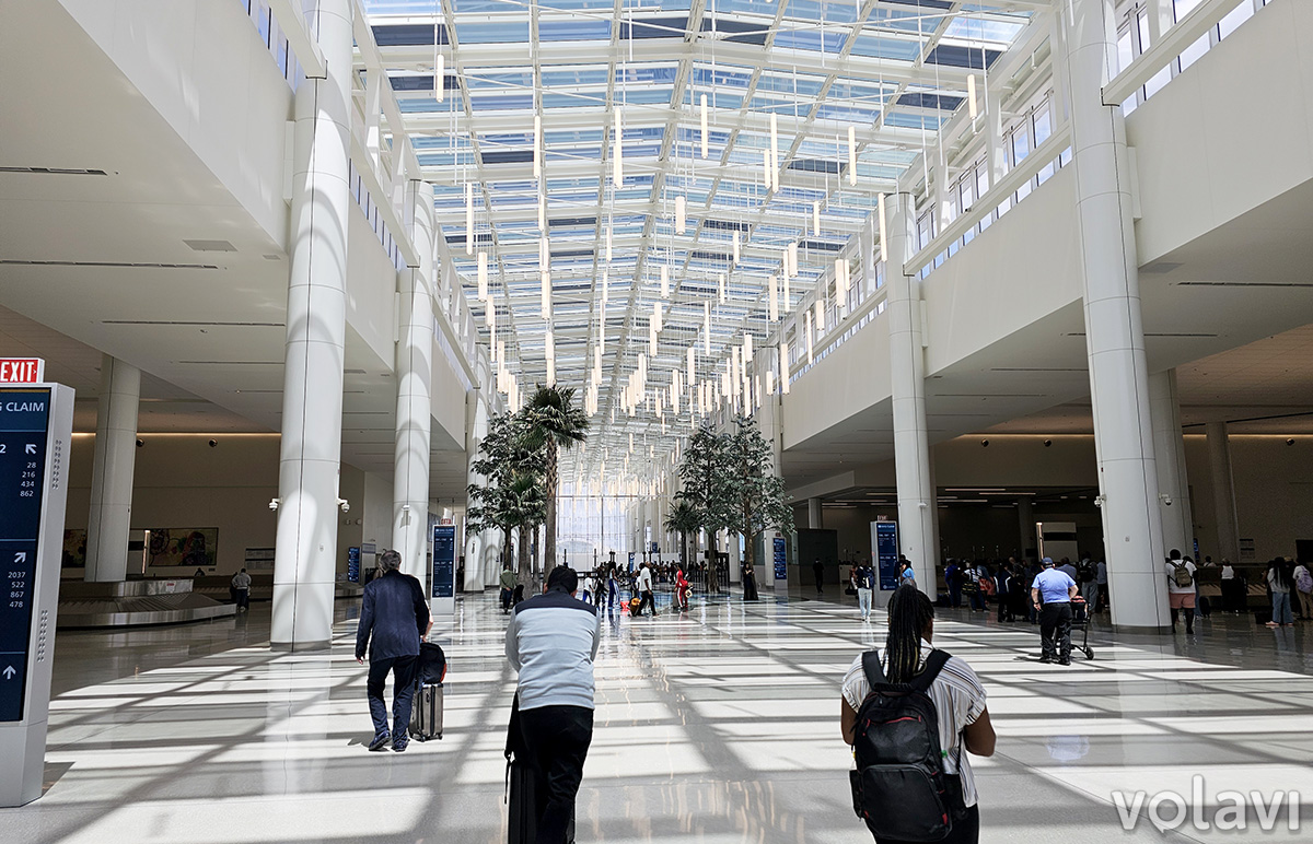 Zona de llegadas internacionales en la Terminal C del Aeropuerto de Orlando. Zona de llegadas internacionales en la Terminal C del Aeropuerto de Orlando.