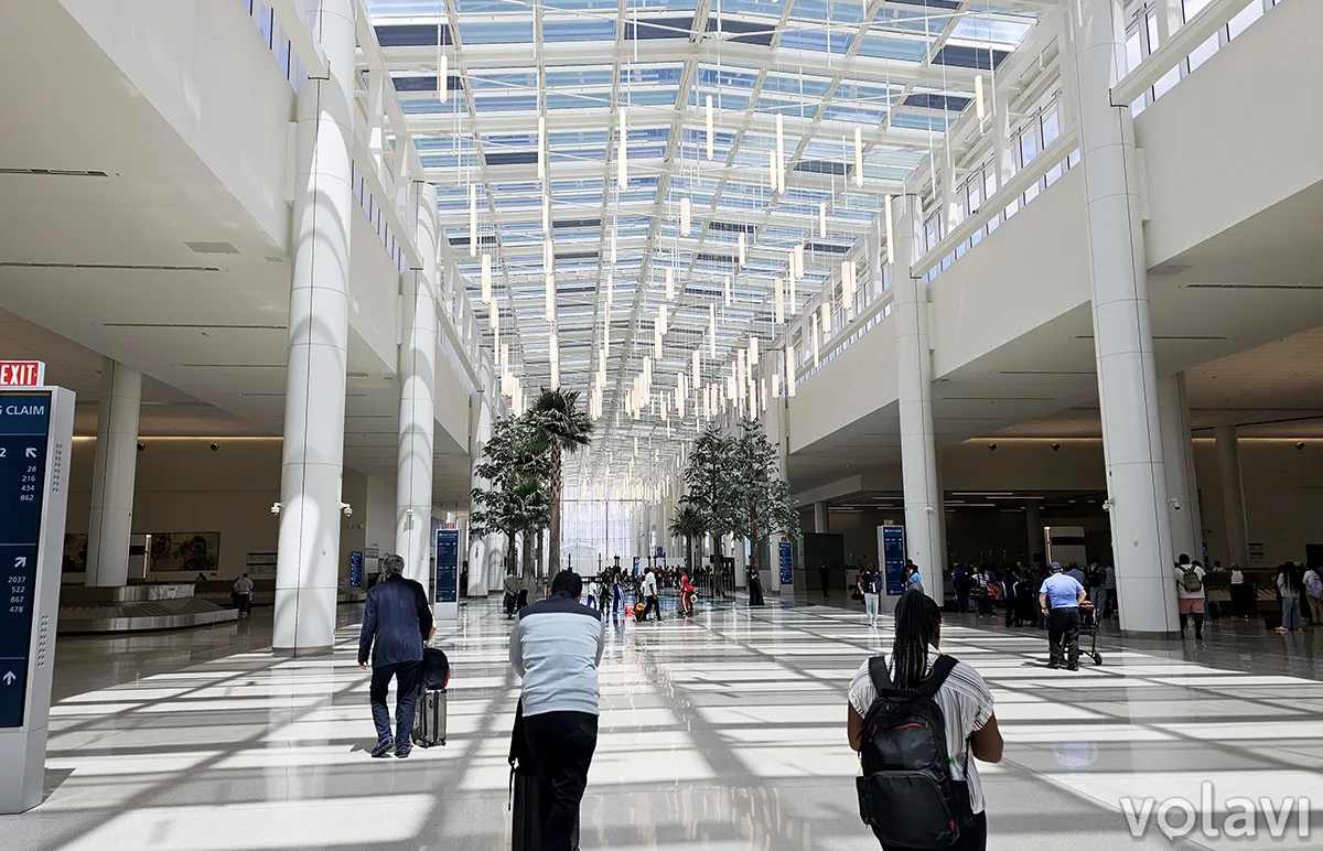 Zona de llegadas internacionales en la Terminal C del Aeropuerto de Orlando. Zona de llegadas internacionales en la Terminal C del Aeropuerto de Orlando.