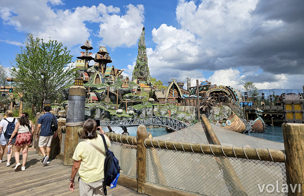 El mundo de ¿Cómo entrenar a tu dragón? en Epic Universe cuenta con atracciones en agua y en el aire. El mundo de ¿Cómo entrenar a tu dragón? en Epic Universe cuenta con atracciones en agua y en el aire.