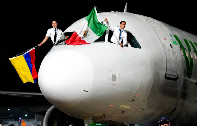 Vuelo inaugural de Viva Aerobus entre Ciudad de México y Medellín.