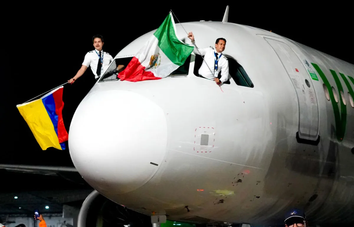 Vuelo inaugural de Viva Aerobus entre Ciudad de México y Medellín.