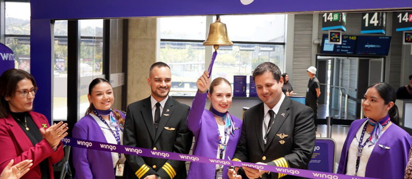 Corte de cinta en el vuelo inaugural de Wingo entre Medellín y Montego Bay (Jamaica).