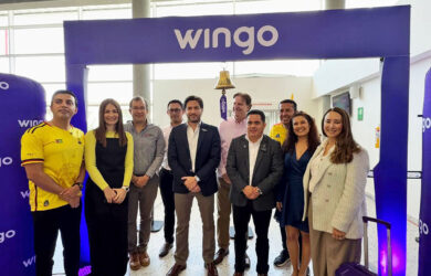 Corte de cinta en la inauguración de la nueva ruta de Wingo entre Bucaramanga y Aruba.