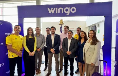 Corte de cinta en la inauguración de la nueva ruta de Wingo entre Bucaramanga y Aruba.