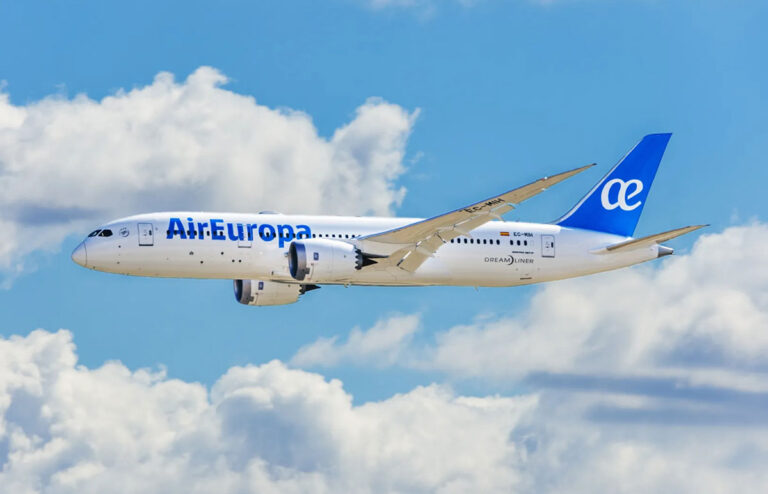 Boeing 787-8 de air Europa en vuelo.
