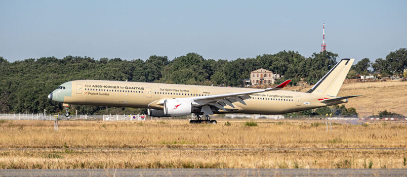 Hito del vuelo más largo del Airbus A350ULR acerca una nueva era de viajes sin escalas Aterrizaje del Airbus A350-1000ULR luego de alcanzar el hito del vuelo más largo del mundo.