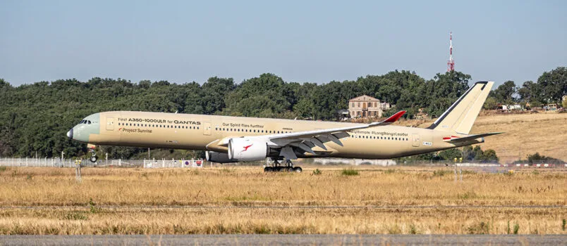 Hito del vuelo más largo del Airbus A350ULR acerca una nueva era de viajes sin escalas Aterrizaje del Airbus A350-1000ULR luego de alcanzar el hito del vuelo más largo del mundo.