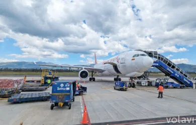 Airbus A330F de Avianca Cargo en la terminal de carga.