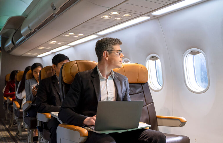 El 68% de los colombianos usa inteligencia artificial para planear sus viajes: Booking