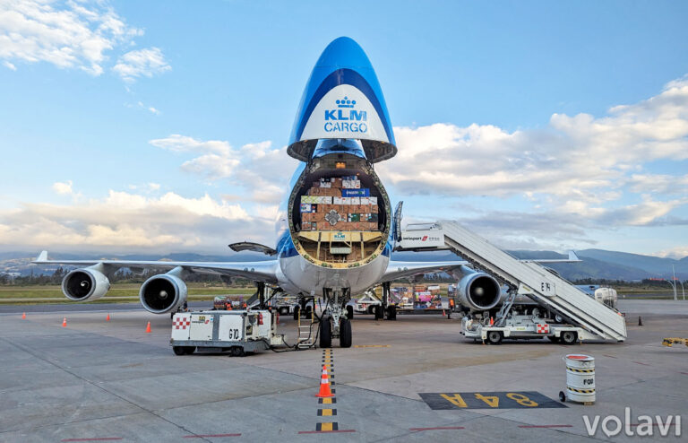 Boeing 747-400F de KLM Cargo en el Aeropuerto Internacional Mariscal Sucre de Quito, Ecuador.