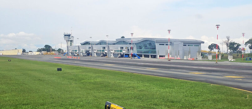 Vista exterior de la terminal de pasajeros del Aeropuerto Internacional Matecaña de Pereira.
