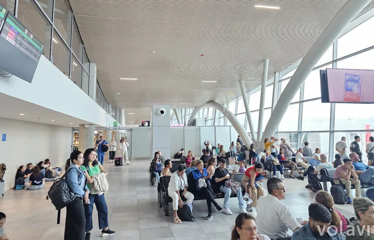 Vista interior del Aeropuerto Internacional Matecaña de Pereira.