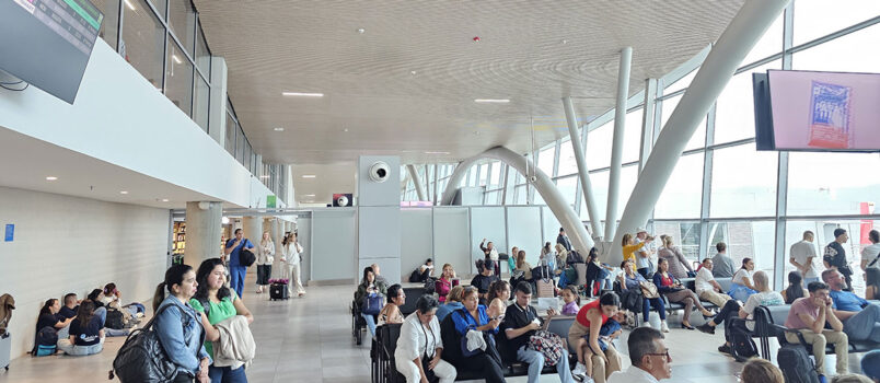 Vista interior del Aeropuerto Internacional Matecaña de Pereira.