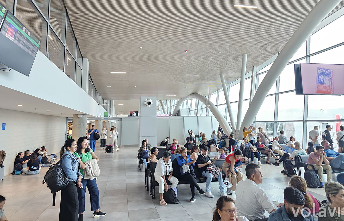 Vista interior del Aeropuerto Internacional Matecaña de Pereira.