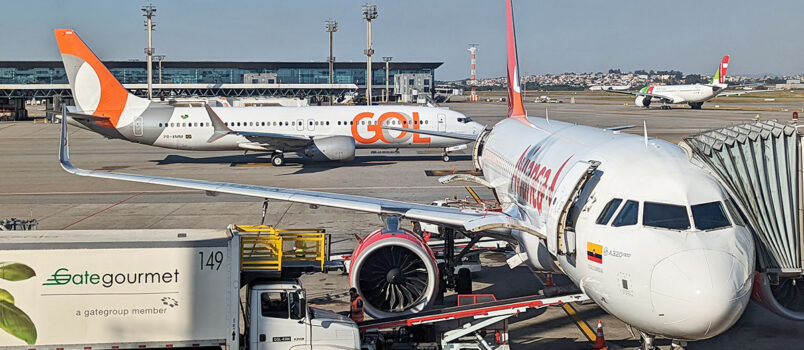 GOL asumirá la representación comercial de Avianca en Brasil Airbus A320neo de Avianca con un Boeing 737 MAX 8 de GOL en el Aeropuerto de São Paulo-Guarulhos.