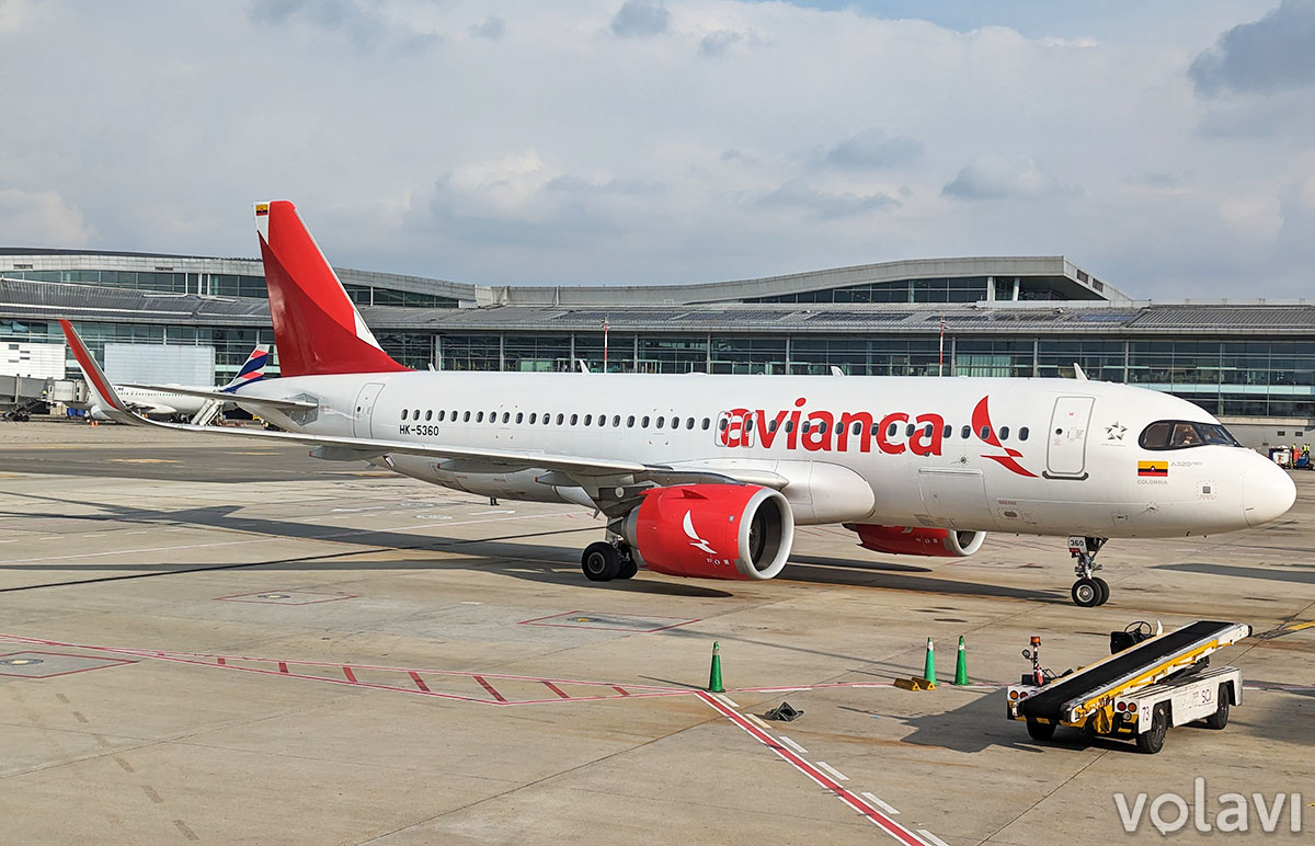 Airbus A320neo (HK-5360), en la terminal nacional del Aeropuerto El Dorado de Bogotá.