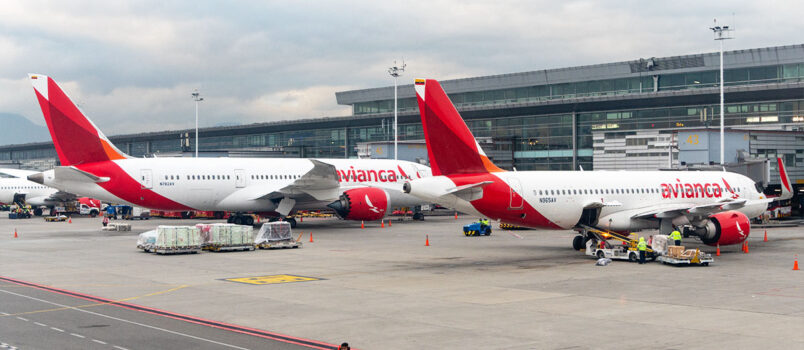 Boeing 787-8 y Airbus A320neo de Avianca en el Aeropuerto El Dorado de Bogotá.