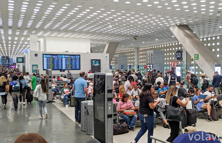 Tráfico aéreo en América Latina cae 2,3% en junio, primera baja desde 2021