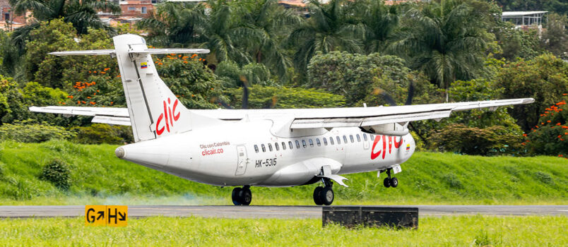Clic regresa a Cartagena con vuelos directos desde cinco ciudades para fin de año ATR 42-600 de Clic Air aterrizando en el Aeropuerto Olaya Herrera de Medellín.