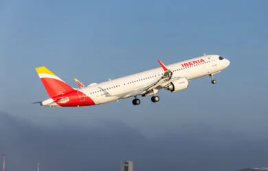 Despegue de un Airbus A321XLR de Iberia.