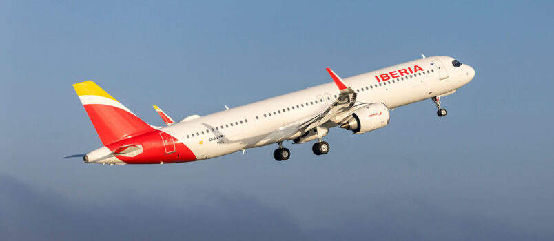 Así será el vuelo especial de Iberia para observar el eclipse total de Sol desde el cielo Despegue de un Airbus A321XLR de Iberia.