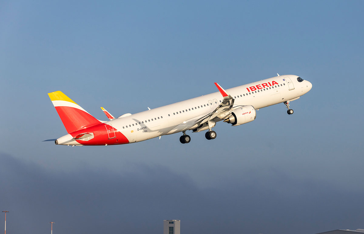 Despegue de un Airbus A321XLR de Iberia.