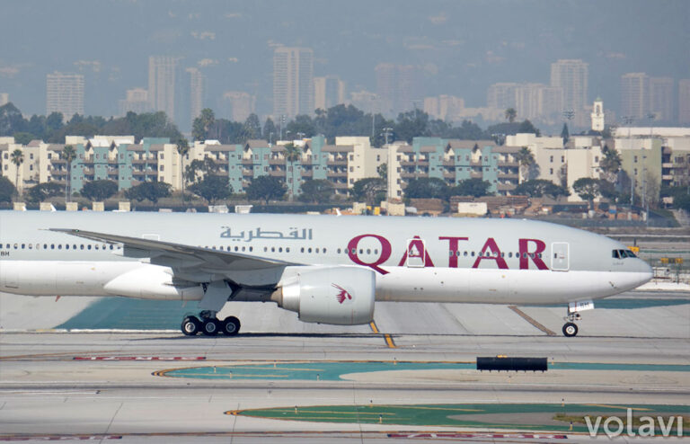 Boeing 777-200LR de Qatar Airways (A7-BBH), como el que volará a Bogotá y Caracas.