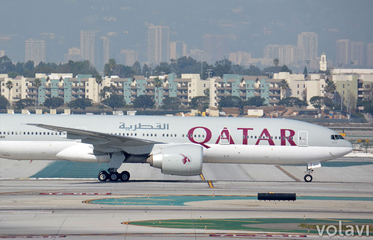 Boeing 777-200LR de Qatar Airways (A7-BBH), como el que volará a Bogotá y Caracas.