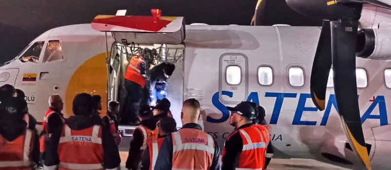 Satena opera vuelos humanitarios a Quibdó y Buenaventura tras el terremoto Transporte de ayuda humanitaria a Quibdó por parte de Satena en un ATR 42.