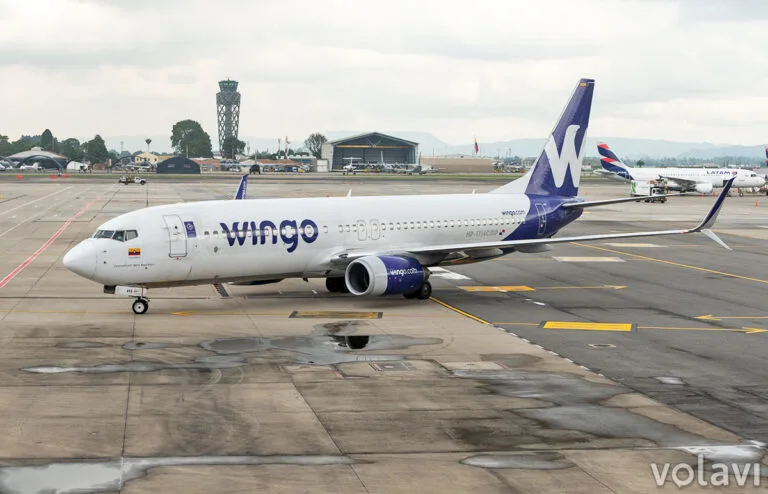 Boeing 737-800 de Wingo (HP-1714CMP), llegando al Aeropuerto El Dorado de Bogotá.