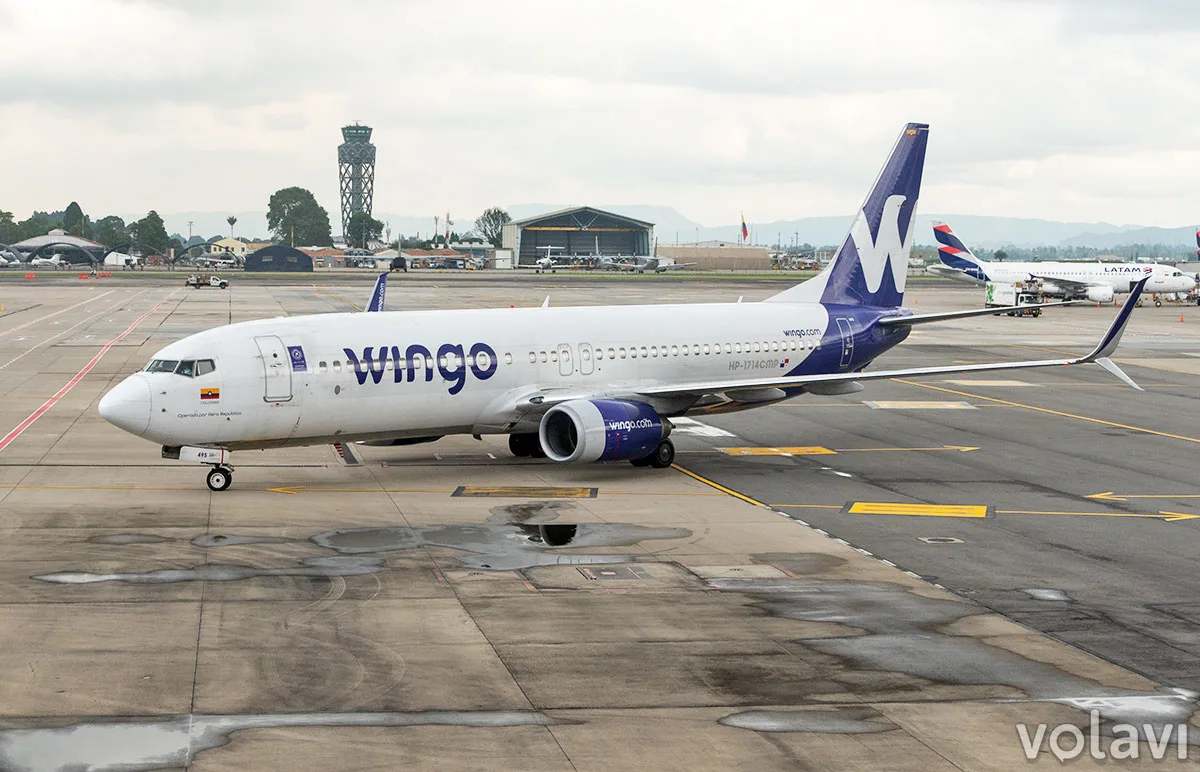 Boeing 737-800 de Wingo (HP-1714CMP), llegando al Aeropuerto El Dorado de Bogotá.