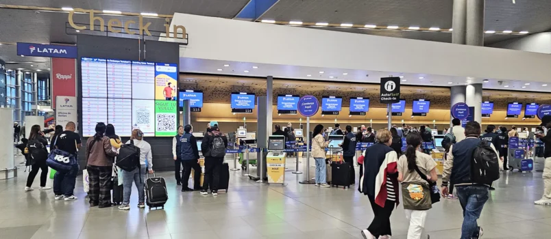 Tráfico aéreo en Colombia crece 4,6% y superó los 39 millones de pasajeros Área de check in de LATAM Airlines en el Aeropuerto ElDorado de Bogotá.