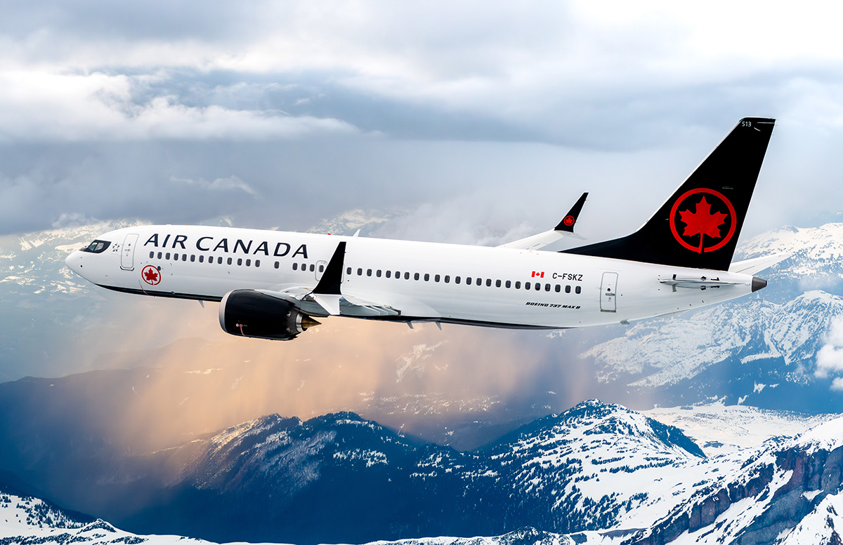 Boeing 737 MAX 8 de Air Canada (matrícula C-FSKZ), volando sobre Canadá.