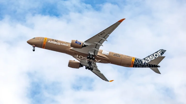 El Airbus A350F completó su primer vuelo de prueba