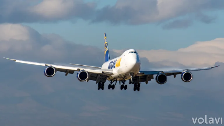 Carga aérea mundial creció 4,4% en agosto, pero disminuye la capacidad