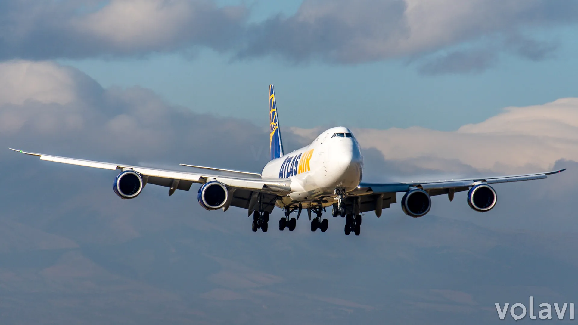 Boeing 747-8 de Atlas Air aterrizando en el Aeropuerto Mariscal Sucre de Quito, Ecuador.