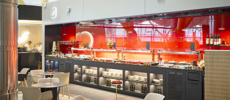 Iberia estrena nueva sala VIP en la T4 de Madrid-Barajas Nueva sala VIP "Joaquín Sorolla Emeral" de Iberia en la T4 del Aeropuerto de Madrid-Barajas.